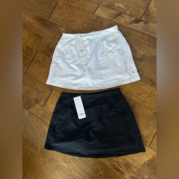 Set of 2 CRZ YOGA Womens High waisted Tennis Skirts 3 Pockets Skorts M - NWT - Picture 3 of 10